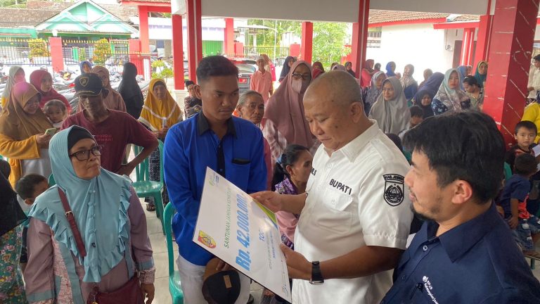 Bupati Jember Serahkan Santunan Kematian 5 Peserta BPJS Ketenagakerjaan