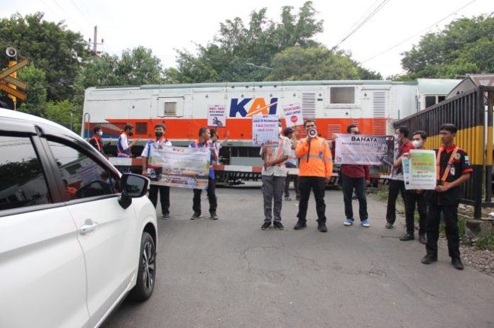 Perjalanan KA Meningkat Saat Angkutan Lebaran, Daop 8 Ingatkan Masyarakat Hati Hati Melintas Perlintasan Sebidang