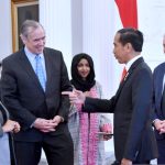 Presiden Joko Widodo bersama dengan anggota Kongres Amerika Serikat di Istana Merdeka Jakarta (12/04/2023).