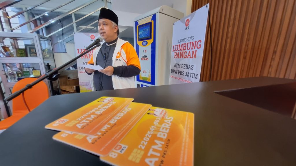 PKS menggelar Program Lumbung Pangan Rakyat, salah satunya ATM Beras yang dilaunching PKS Jatim pada Kamis, 13 April 2023 di Kantor DPW PKS Jawa Timur.