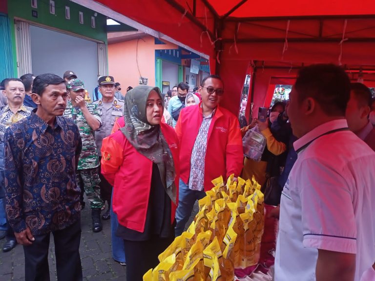 Jelang Lebaran, Pemkab Mojokerto Terus Berupaya Menjaga Kestabilan Harga Lewat Pasar Murah