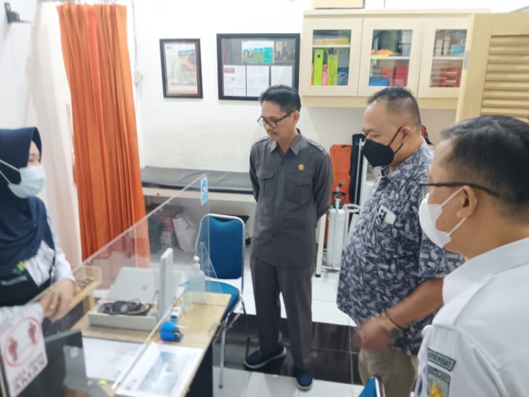 Sidak Di Stasiun Gubeng, DPRD Jatim Minta Penerapan Prokes Di Stasiun Diperketat