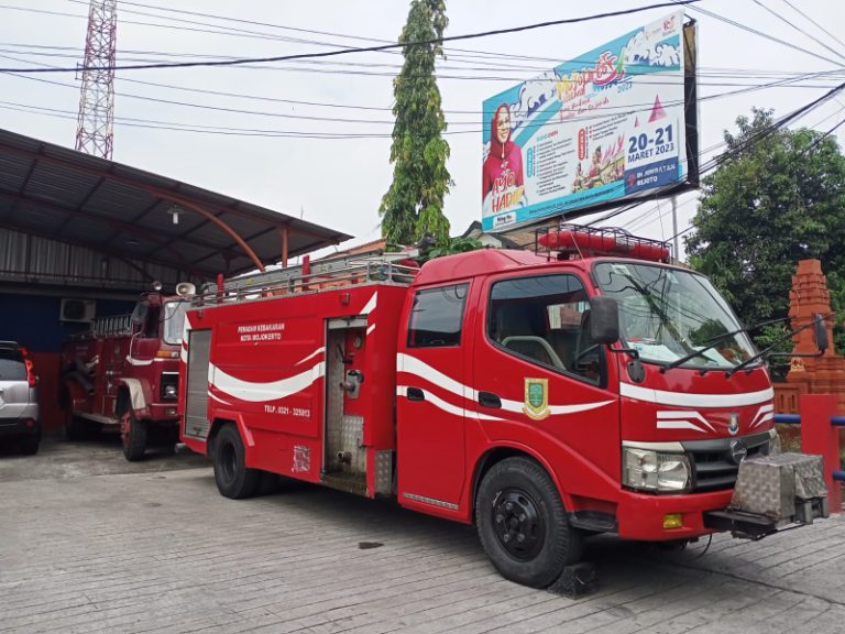 Damkar Kota Mojokerto bagi tiga regu untuk antisipasi kebakaran saat libur lebaran. Foto : Fio Atmaja