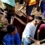 Video Viral Kakek Dilempar Tanah saat Bantu Menguburkan Jenazah Bikin Warganet Geram.