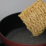 ilustrasi mie instan