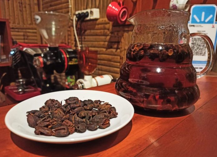 Teh dari kulit buah kopi arabika (cascara)