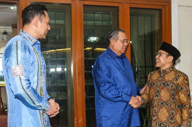Ketua Umum Partai Kebangkitan Bangsa (PKB) Muhaimin Iskandar menemui Ketua Majelis Tinggi Partai Demokrat sekaligus Presiden Ke-6 RI Susilo Bambang Yudhoyono (SBY) di Puri Cikeas, Kabupaten Bogor, Jawa Barat (3/5/2023).