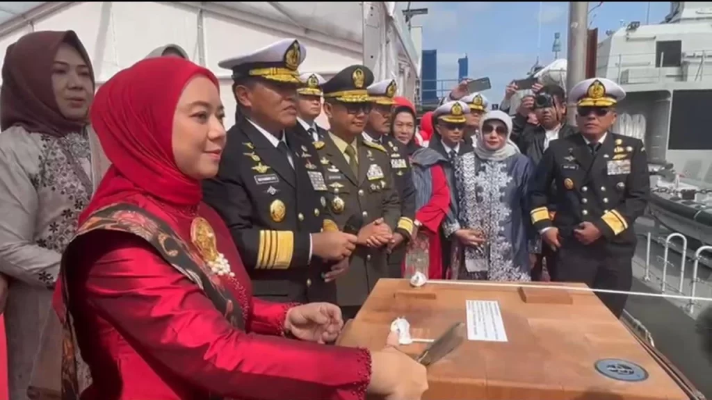 Kepala Staf Angkatan Laut (KSAL) Laksamana TNI Muhammad Ali saat memimpin acara pengiriman kapal di Galangan Abeking & Resmussen, Lamwerder - Bremen, Jerman.