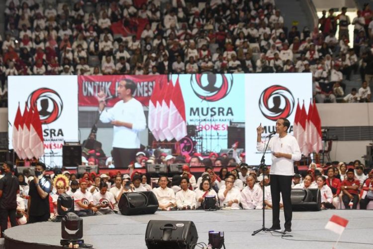 Hasil Musyawarah Rakyat (Musra) oleh sejumlah relawan terkait calon presiden (capres) dan calon wakil presiden (cawapres) yang akan didukung pada Pemilihan Presiden (Pilpres) 2024 diserahkan ke Presiden Joko Widodo dalam puncak acara yang digelar di Istora Senayan (14/5/2023).