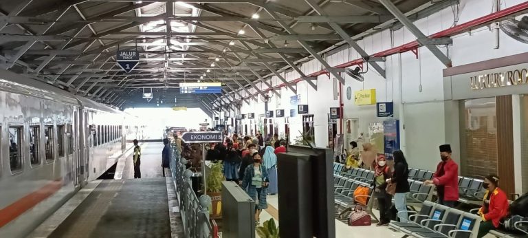 Angkutan Lebaran 2023 Berjalan Lancar, KAI Daop 8 : Terima Kasih Kepada Para Pihak yang turut Mendukung Kelancaran