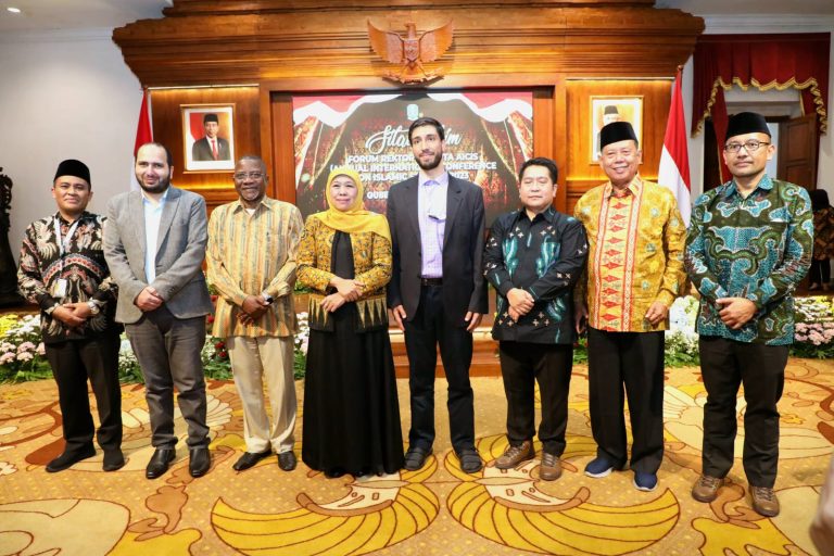 Silaturahmi bersama Forum Rektor AICIS 2023, Gubernur Khofifah Tekankan Pentingnya Harmoni, Moderasi dan Toleransi di Tengah Multi Kultur di Indonesia