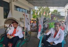 PKS Konvoi Becak Saat Daftarkan Bacaleg ke KPU Kota Surabaya
