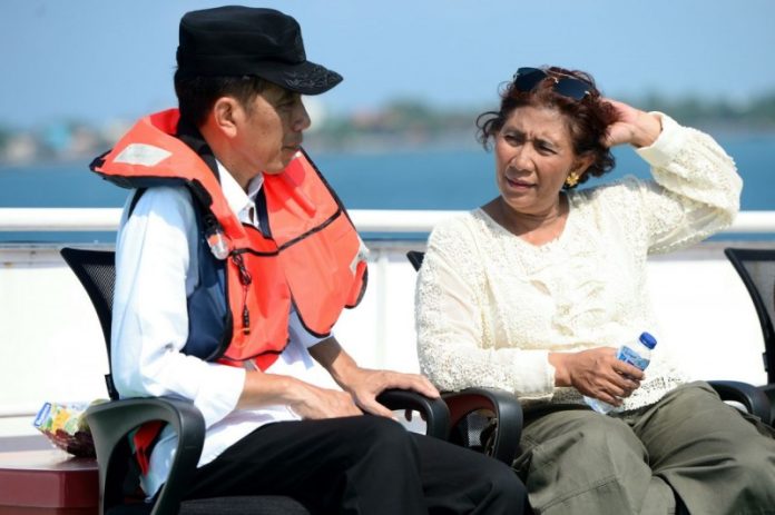 Presiden Joko Widodo (Jokowi) dan Eks menteri kelautan dan perikanan Susi Pudjiastuti