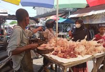Pedagang ayam di Pasar Tanjung Anyar Kota Mojokerto