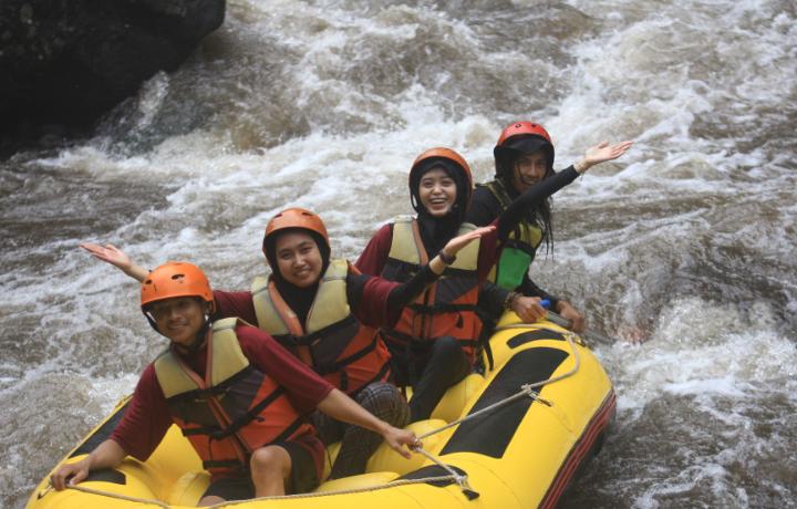Wisata Obech Rafting Pacet Mojokerto, Destinasi Wisata Arum Jeram di Aliran Sungai Gunung Welirang