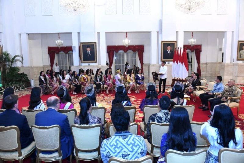 Presiden Joko Widodo menerima para finalis ajang Puteri Indonesia tahun 2023 di Istana Negara, Jakarta (22/5/2023) (Foto: Biro Pers Sekretariat Presiden)