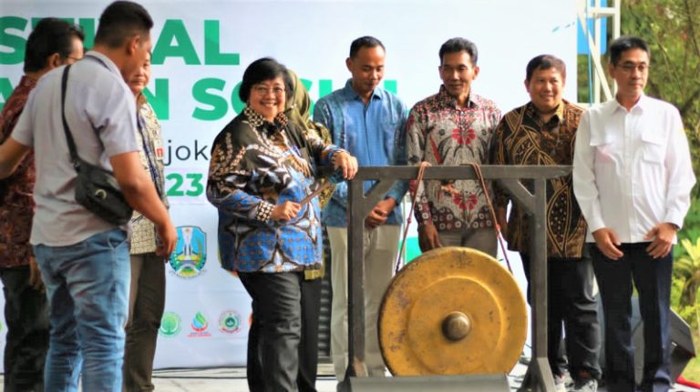 Menteri LHK Kunjungi Festival Perhutanan Sosial di Mojokerto Bersama Utusan Inggris dan Amerika Serikat
