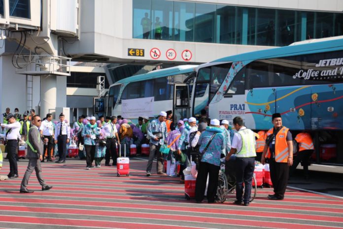 Kloter Pertama Haji 1444 H / 2023 Jatim Diberangkatkan Dari Bandar Udara Internasional Juanda
