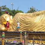 Jelang Waisak patung Buddha terbesar di Indonesia di mandikan.