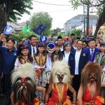 Diarak Hadrah, Reog hingga Barongsai, NasDem Jatim Daftarkan Caleg ke KPU