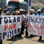 ilustrasi demo buruh pabrik