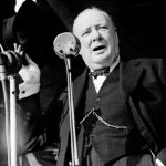 Winston Churchill Mundur sebagai PM Inggris.