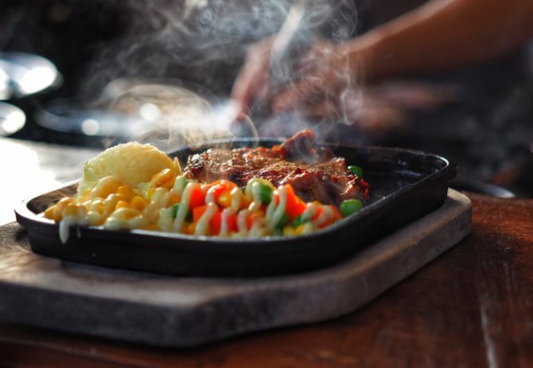 Bahayakah Meniup Makanan dan Minuman Panas?