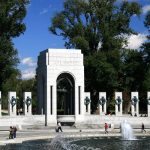 Berdirinya Monumen Perang Dunia II di National Mall.