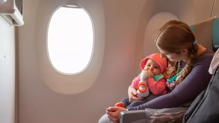 Jangan Dimarahi, Ada Tips Hadapi Anak Rewel di Pesawat