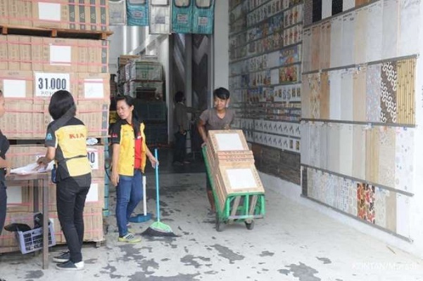 Produk Keramik China Banjiri Pasar