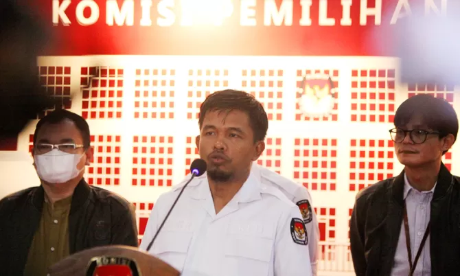 Komisioner KPU Idham Holik