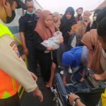 Petugas KAI Bantu Proses Persalinan Penumpang di Atas Commuter Line Dhoho