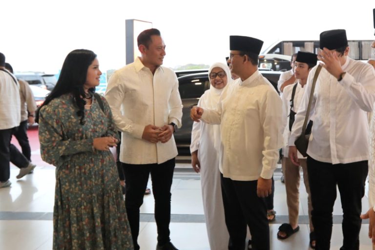 Lepas Keberangkatan Ibadah Haji Anies Baswedan, AHY : Semoga Lancar dan Hajinya Mabrur
