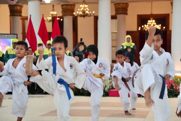 Lepas Kontingen KORMI Jatim di Fornas VII, Gubernur Khofifah Optimis Raih Hasil Terbaik dan Membanggakan