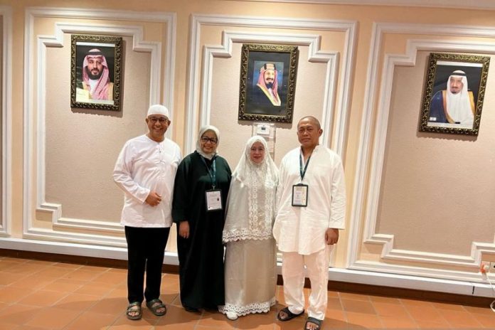 Puan Maharani bersama suami bertemu dengan Anies Baswedan dan istri sesaat setelah agenda lempar jumrah di Mina, Arab Saudi (29/6/2023).
