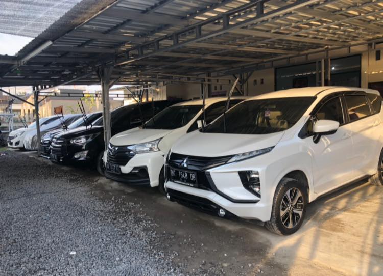 ilustrasi rental mobil