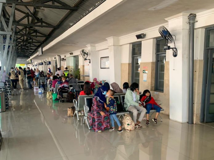 Pengguna KA Commuter Padati Stasiun Blitar Sejak Gapeka 2023 Diberlakukan