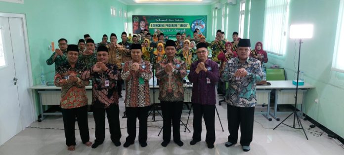 Kemenag kabupaten Mojokerto saat launching program Mogu di Aula MAN 2 Mojokerto kemarin. (Foto : dok. Kemenag kabupaten Mojokerto)