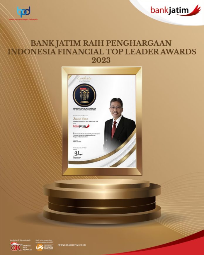 Bank Jatim Raih Penghargaan dalam Ajang Indonesia Financial Top Leader Awards 2023