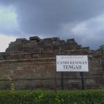 Eksistensi candi Kesiman tengah Pacet yang terletak di tengah sawah. (Foto : Fio Atmaja).