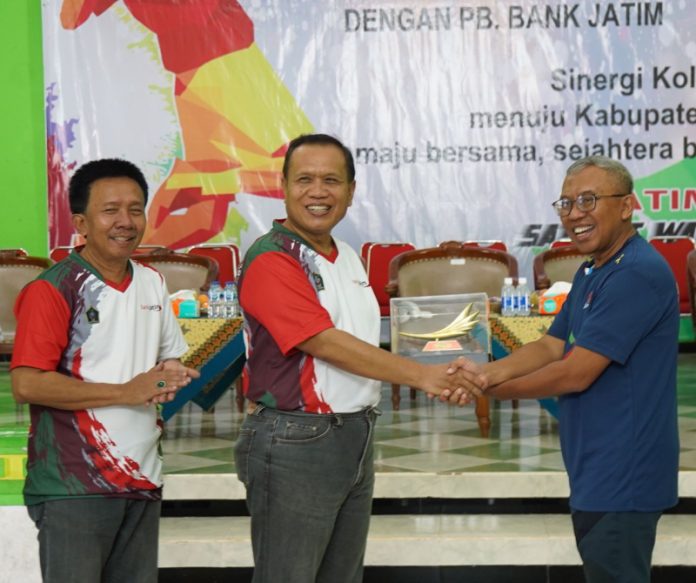 Bank Jatim telah mengikuti pertandingan persahabatan bulu tangkis bersama PB Blitar dan PBSI Blitar.