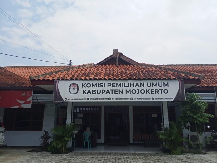 KPU Kabupaten Mojokerto coret 3.700 data pemilih. (Foto : dok.Fio Atmaja)