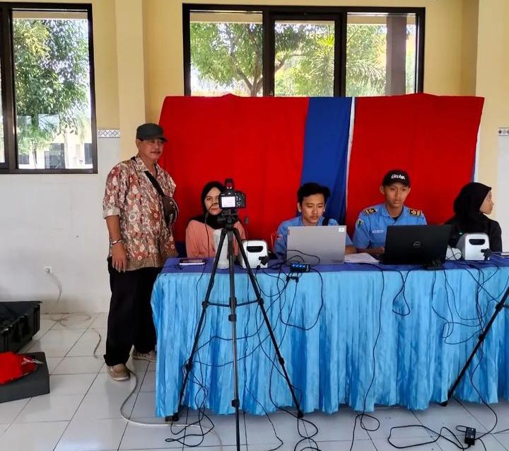 Perekaman e - KTP Dispendukcapil Kabupaten Mojokerto saat melakukan jemput bola di Kecamatan Trawas bulan lalu