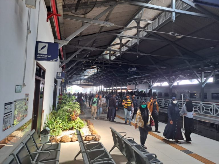 Libur 3 Hari Pelanggan KA Keberangkatan Daop 8 Meningkat