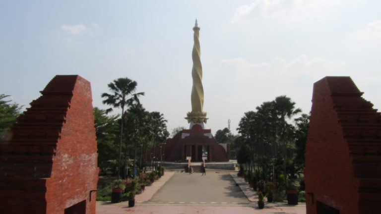 Wajah baru Alun-alun Wiraraja Kota Mojokerto setelah direvitalisasi. (Foto: Fio Atmaja)