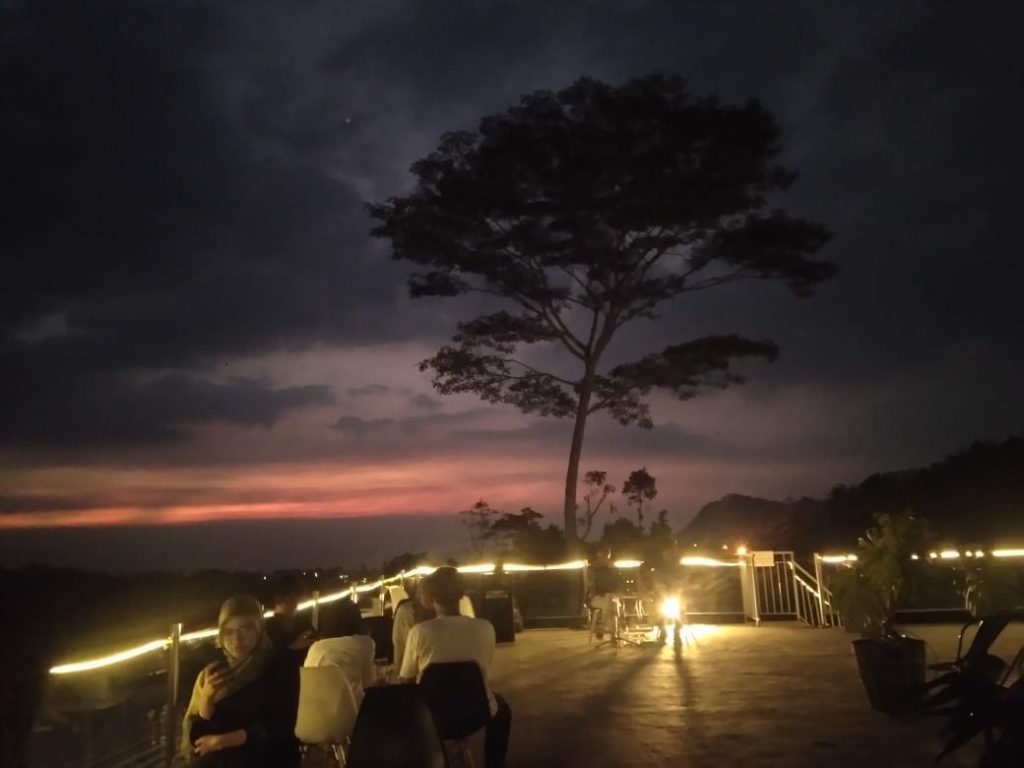 Cafe Simbiosis Trawas, Cafe baru dengan panorama alam. (Foto : Fio Atmaja)