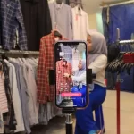 ilustrasi penjual baju thrifting