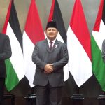 Menhan Prabowo Subianto bersama Dubes Palestina Zuhair Al-Shun dan Rektor Unhan Laksdya TNI Amarulla Octavian.