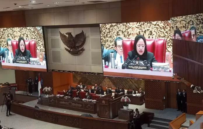 Pengesahan RUU Kesehatan menjadi Undang-Undang (UU) dalam Rapat Paripurna DPR (11/7/2023).