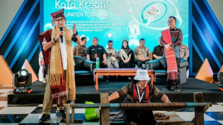 Sandiaga Bangun Pusat Kreasi Destinasi Pariwisata di Danau Toba
